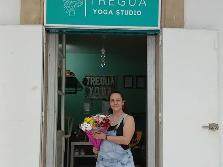 A student with flowers at the studio door